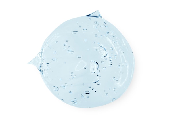 PSD una gran mancha o gota de un suero de gel azul claro sobre un fondo transparente vacío