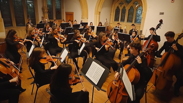 PSD grande orquestra tocando em um salão