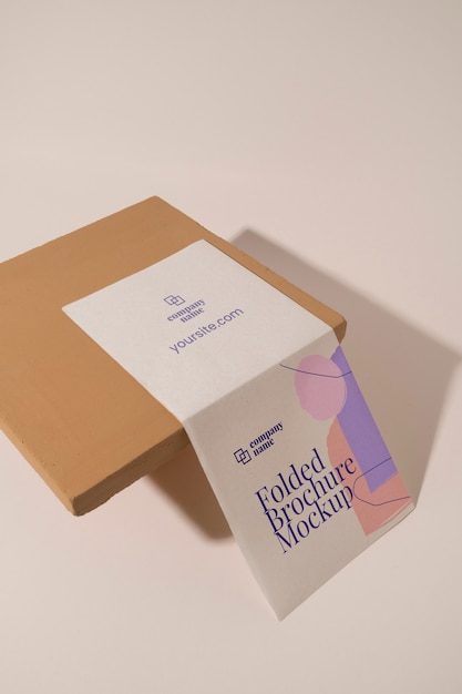 Gros plan sur la conception de maquette de brochure pliée