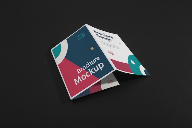 Gros plan sur une maquette de brochure à trois volets