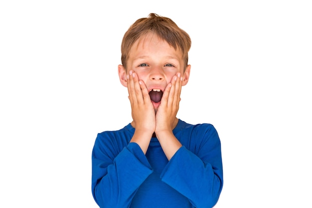Gros plan sur le portrait d'expression d'enfant