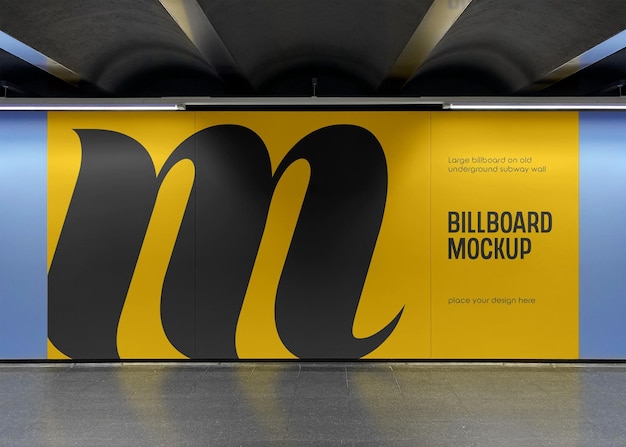 Große Plakatwand an der alten U-Bahn-Wand Mockup