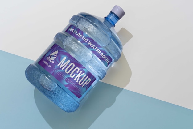 Große plastikwasserflasche mockup-design