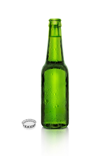 Grüne bierflasche mit durchsichtigem hintergrund