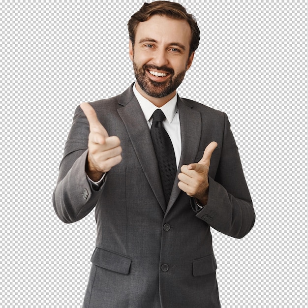 Guter Job Lächelnder Chef zeigt mit dem Finger auf die Kamera, zeigt den Daumen nach oben und sieht zufrieden aus, wenn ein Angestellter einen Anzug trägt, weißer Hintergrund