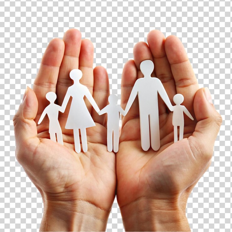 PSD hände, die einen ausgeschnittenen familienbild auf einem durchsichtigen hintergrund halten