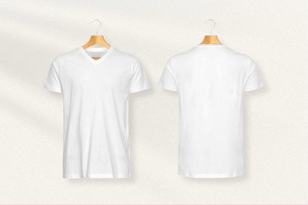 Hängendes T-Shirt-Modell mit V-Ausschnitt