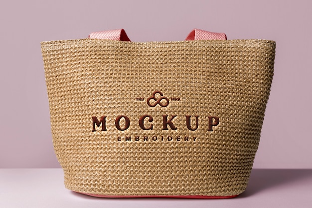 Handtasche mit gesticktem Text