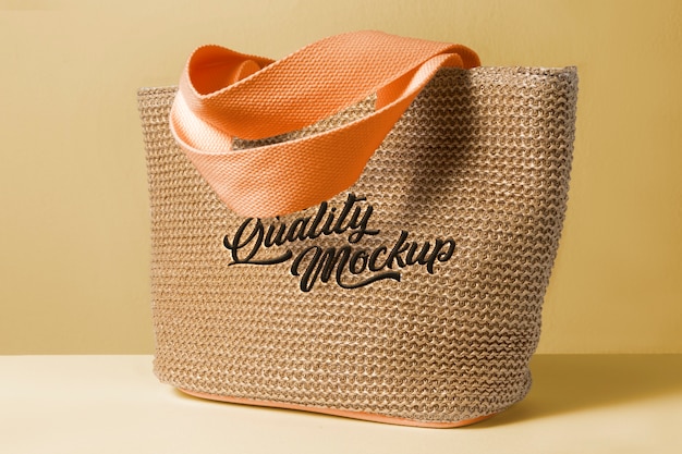 Handtasche mit gesticktem Textmodell