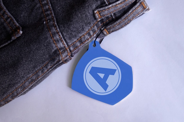 Hang-tag-logo-modell für jeans