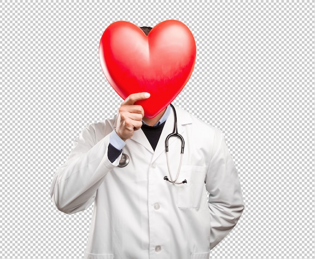 Happy Doctor holding ein Spielzeug Herz vor weißem Hintergrund