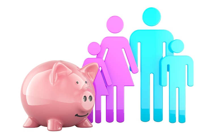 PSD haushaltskonzept für die familie piggy bank mit 3d-rendering der familie isoliert auf transparentem hintergrund