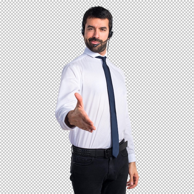 Hermoso hombre de telemarketing haciendo un trato