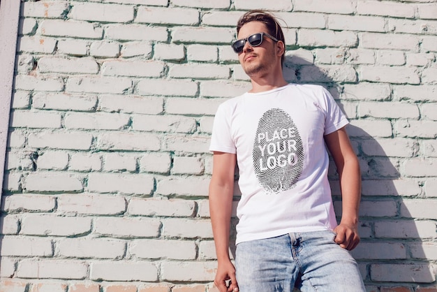 Herren-T-Shirt Mockup