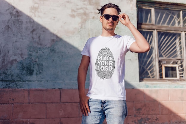 Herren-T-Shirt Mockup