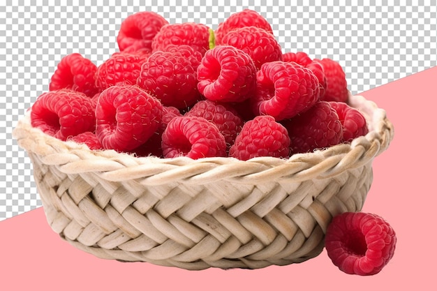 Himbeeren in einem gewebten Graskorb isolierter Gegenstand durchsichtiger Hintergrund