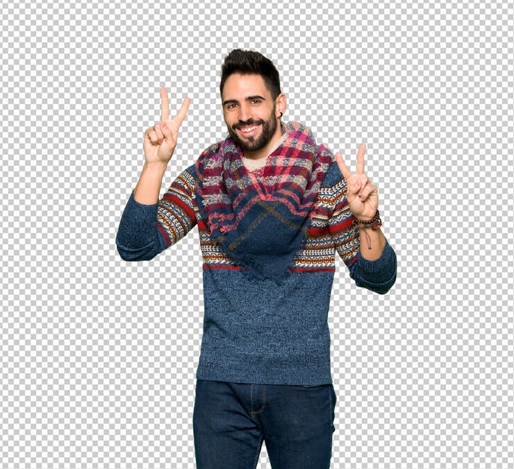 PSD hippie man souriant et montrant le signe de la victoire à deux mains