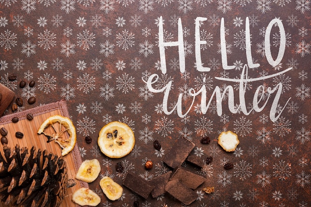 PSD hola mensaje de invierno junto a comida nutritiva