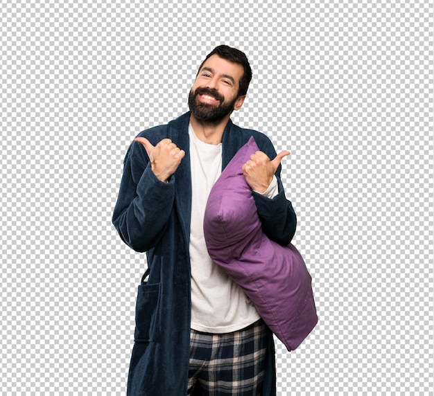Hombre con barba en pijama con pulgares arriba gesto y sonriendo