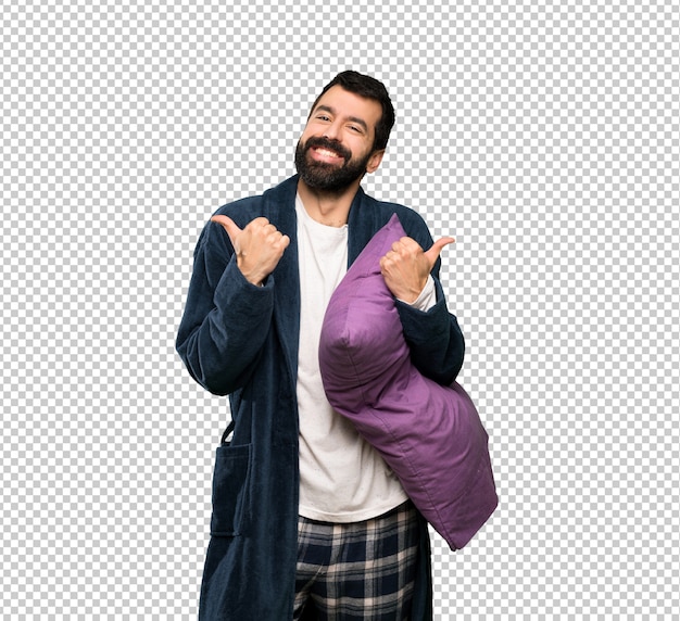 PSD hombre con barba en pijama con pulgares arriba gesto y sonriendo