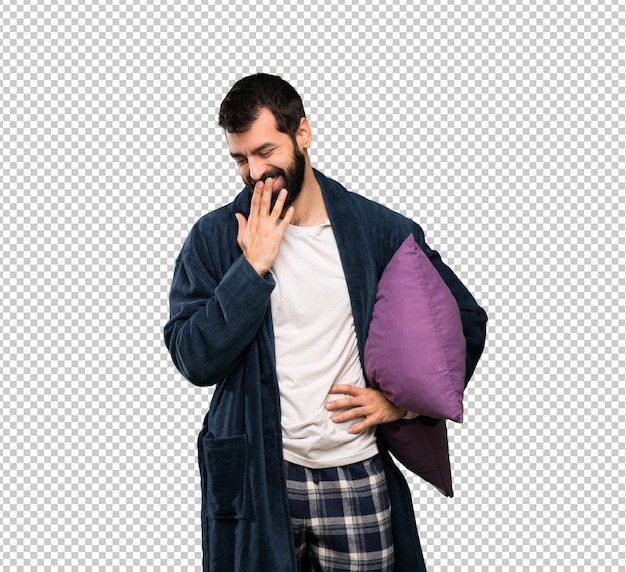 PSD hombre con barba en pijama sonriendo mucho