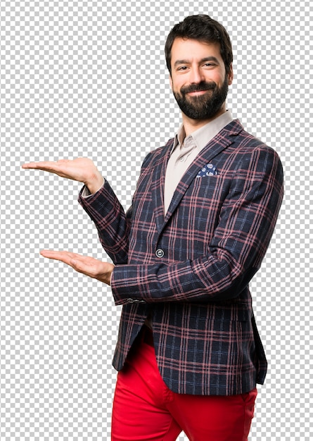 Hombre bien vestido presentando algo.