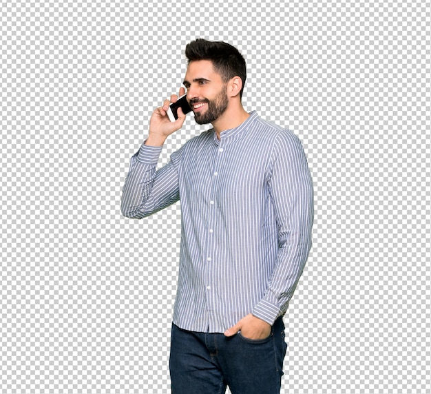 PSD hombre elegante con camisa manteniendo una conversación con el teléfono móvil.