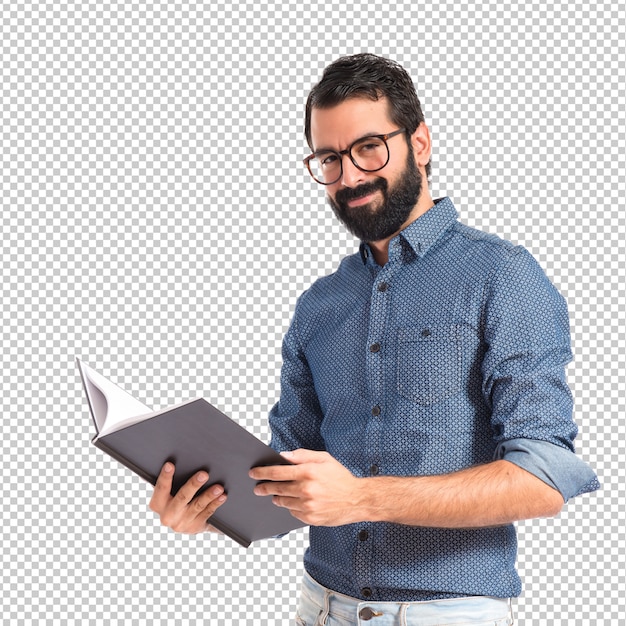 Hombre feliz inconformista leyendo un libro