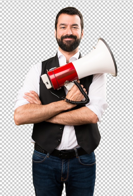 Hombre fresco sosteniendo un megáfono