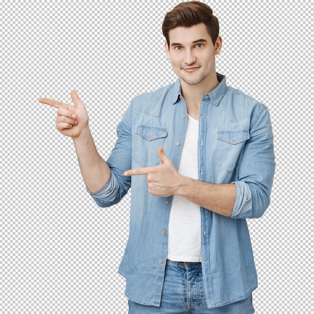 Hombre guapo amable señalando con el dedo a la izquierda en el anuncio