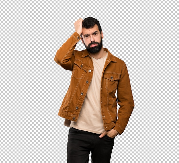 Hombre guapo con barba con expresión de frustración y falta de comprensión.
