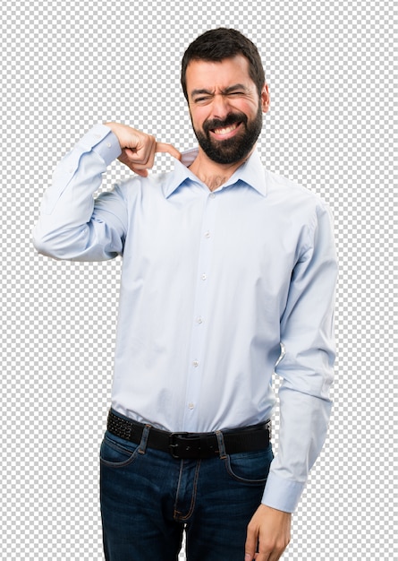 Hombre guapo con barba con fiebre