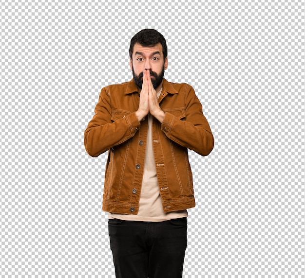 Hombre guapo con barba mantiene la palma de la mano. La persona pide algo