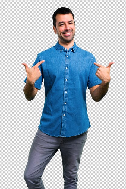 Hombre guapo con camisa azul orgulloso y satisfecho de ti mismo en concepto de amor