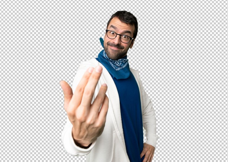 PSD hombre guapo con gafas invitando a venir con la mano. feliz de que hayas venido
