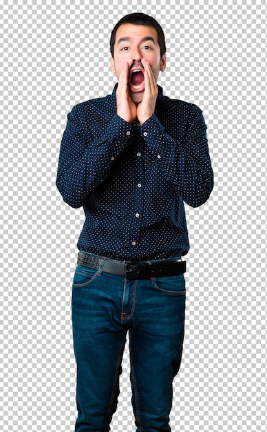 Hombre guapo gritando