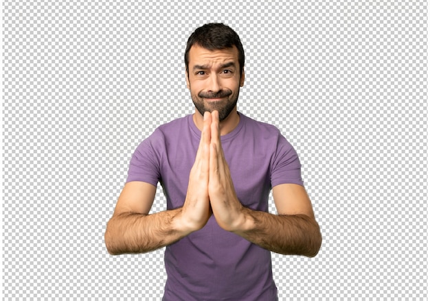 Hombre guapo mantiene la palma juntos. La persona pide algo