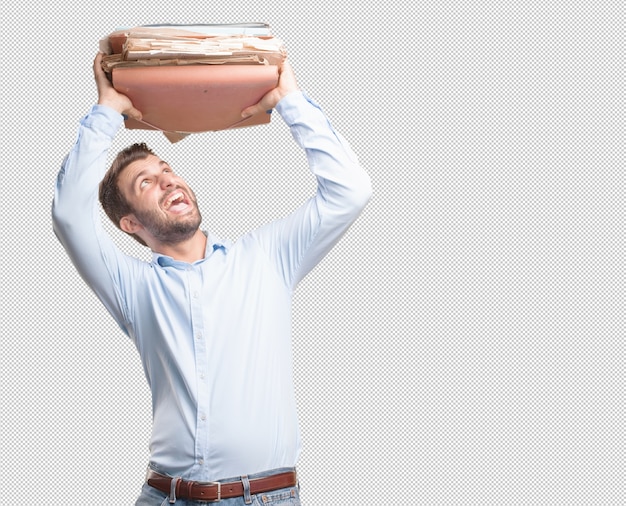 Hombre joven atractivo sujetando documentos