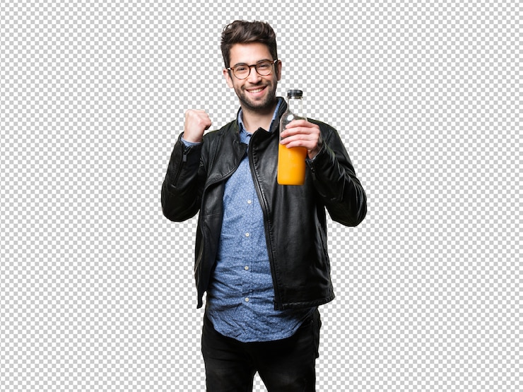 PSD hombre joven fuerte que sostiene una botella de jugo de naranja