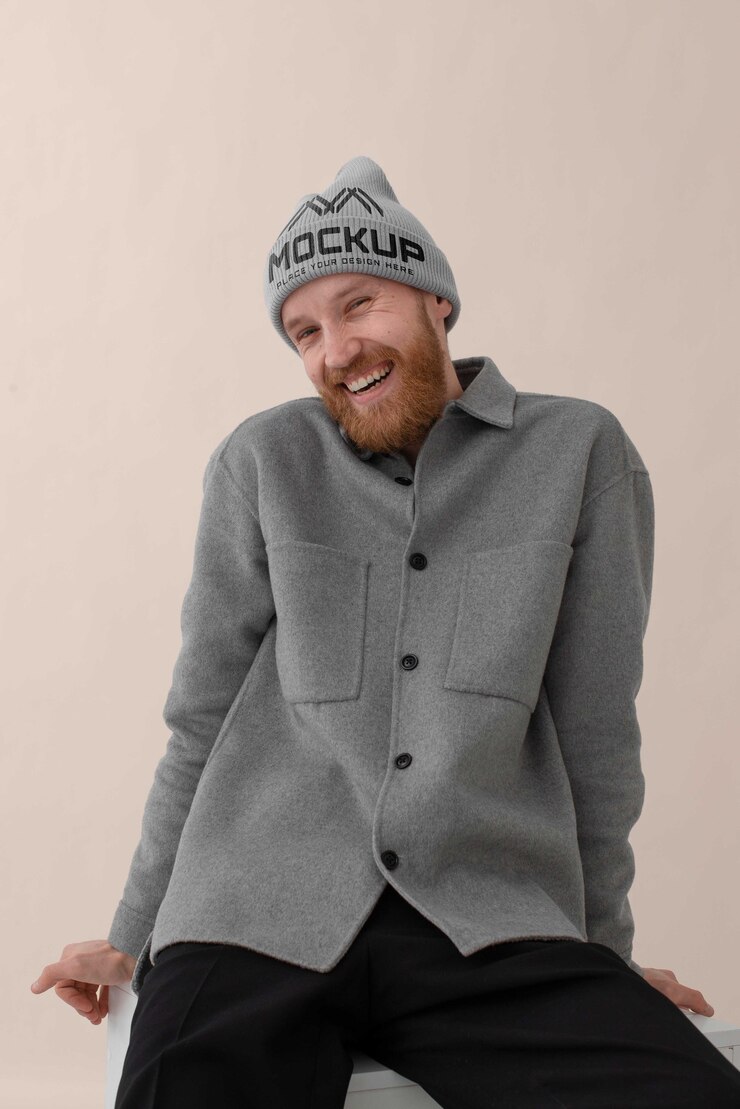 PSD hombre joven con maqueta de gorro
