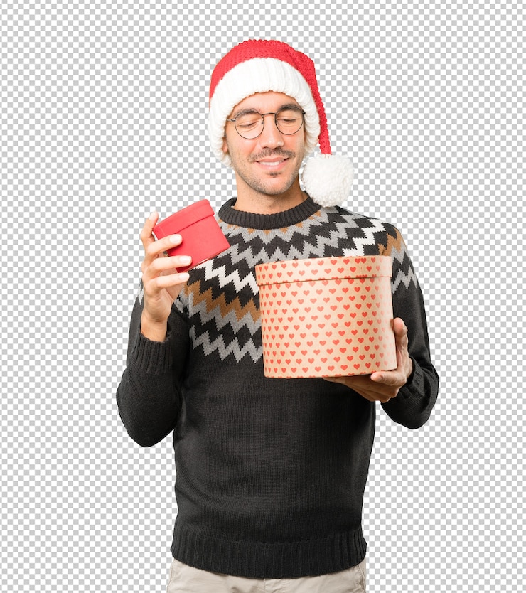 PSD hombre joven con un sombrero de navidad mientras gesticula aislado