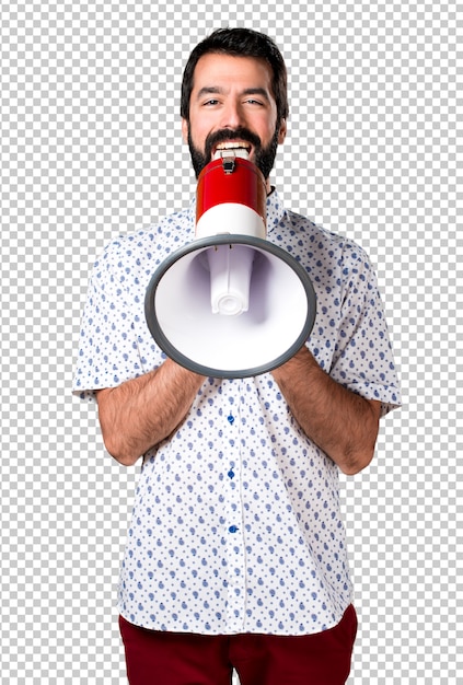 Hombre moreno guapo con barba gritando por megáfono