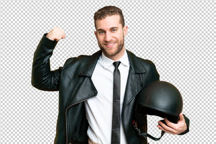 PSD hombre de negocios con un casco de motocicleta sobre un fondo de llave de croma aislado haciendo un gesto fuerte