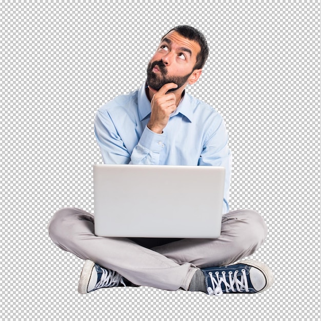 Hombre con el pensamiento de la computadora portátil