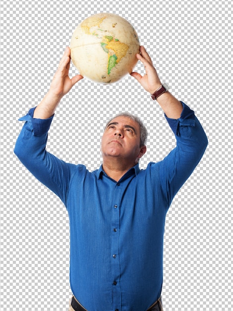 Hombre que sostiene el globo del mundo
