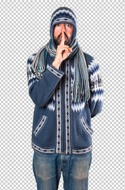 Hombre con ropa de invierno haciendo gesto de silencio