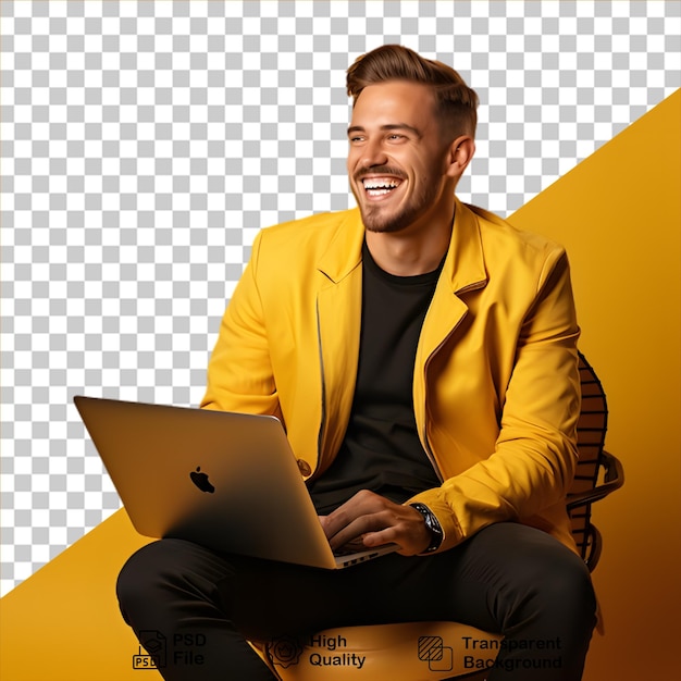 PSD hombre sonriente con computadora portátil aislado en fondo transparente incluye archivo png