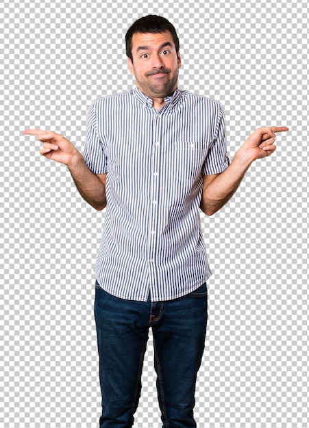 Homem bonito, apontando para as laterais com dúvidas