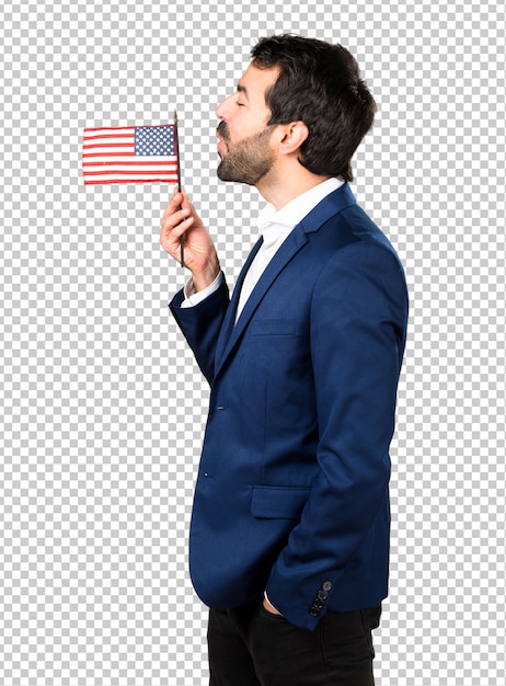 Homem bonito, segurando uma bandeira americana