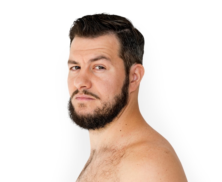 PSD homem com barba em pé